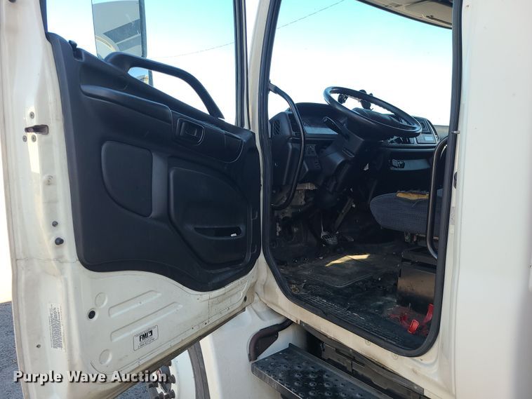 image for item MJ9531 2010 Hino 268  box truck