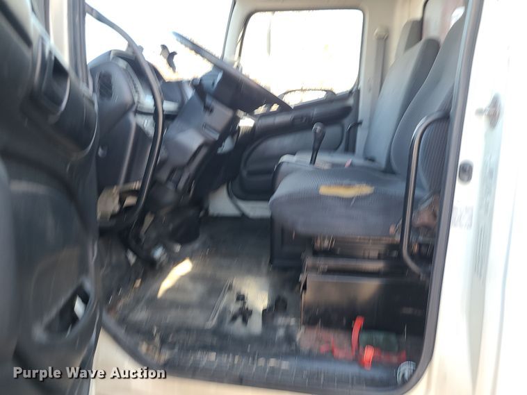 image for item MJ9531 2010 Hino 268  box truck