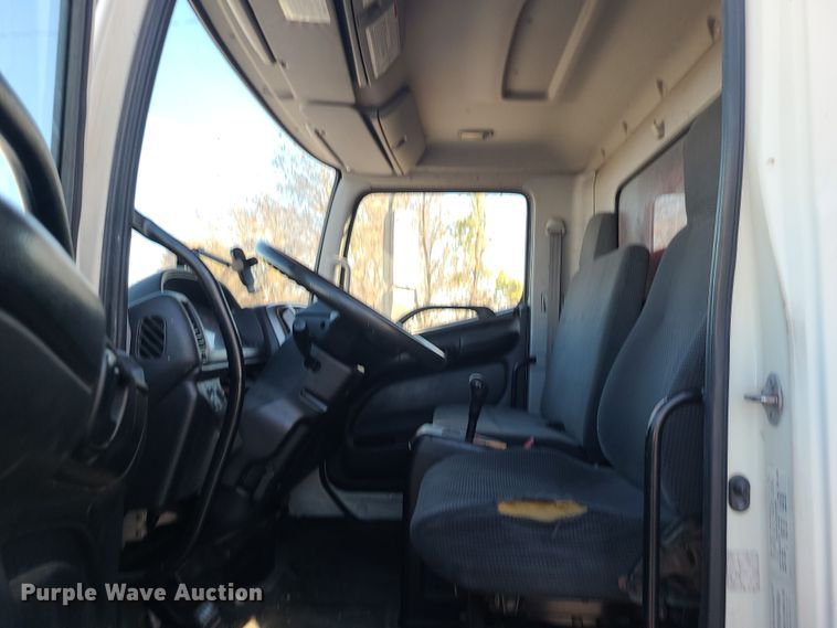 image for item MJ9531 2010 Hino 268  box truck