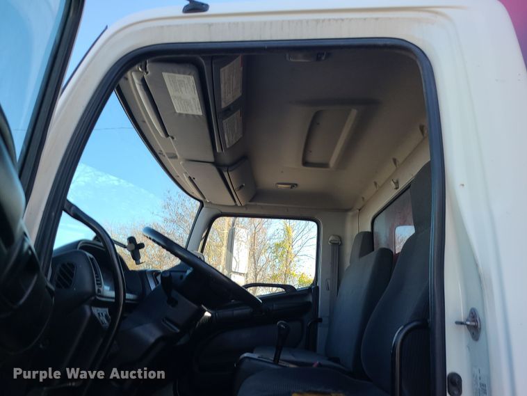 image for item MJ9531 2010 Hino 268  box truck