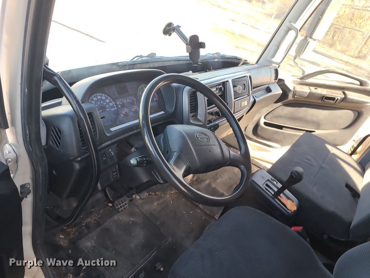 image for item MJ9531 2010 Hino 268  box truck