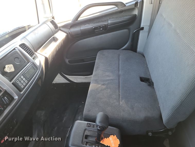 image for item MJ9531 2010 Hino 268  box truck