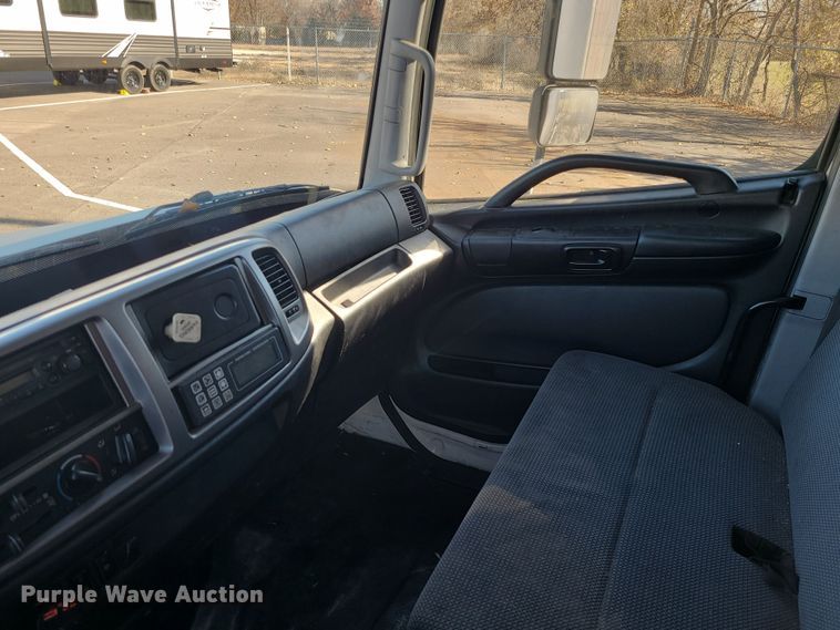 image for item MJ9531 2010 Hino 268  box truck