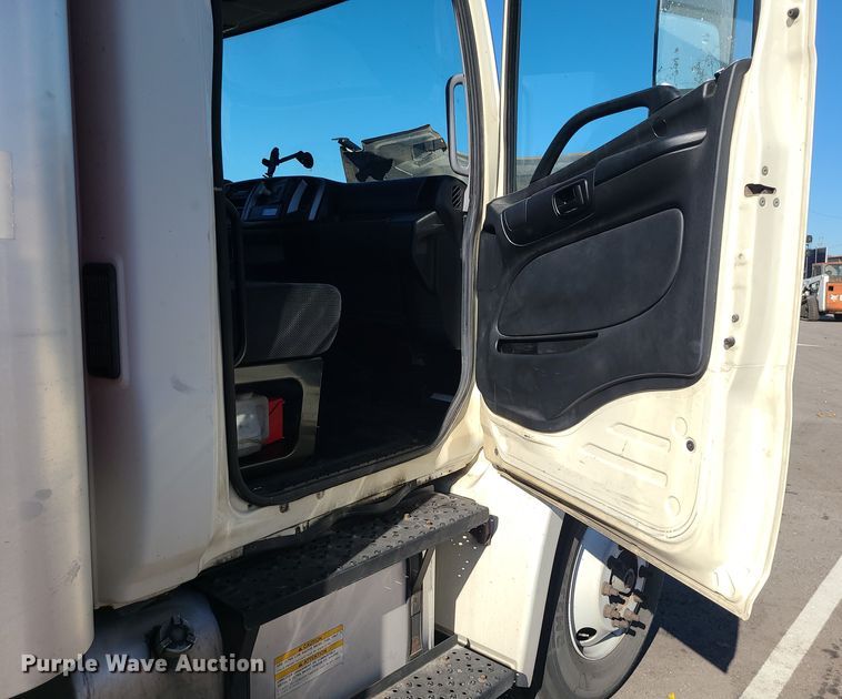 image for item MJ9531 2010 Hino 268  box truck