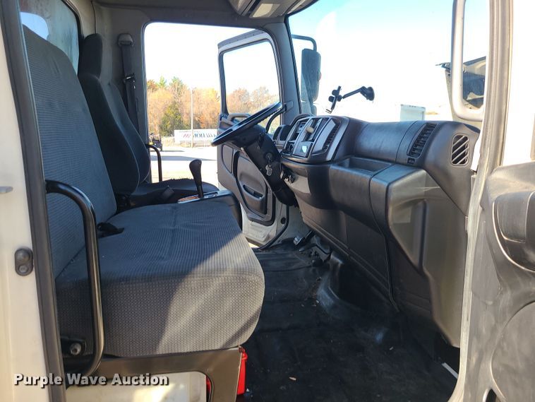 image for item MJ9531 2010 Hino 268  box truck