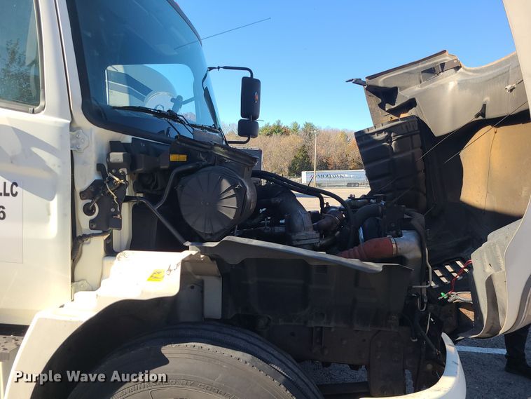 image for item MJ9531 2010 Hino 268  box truck