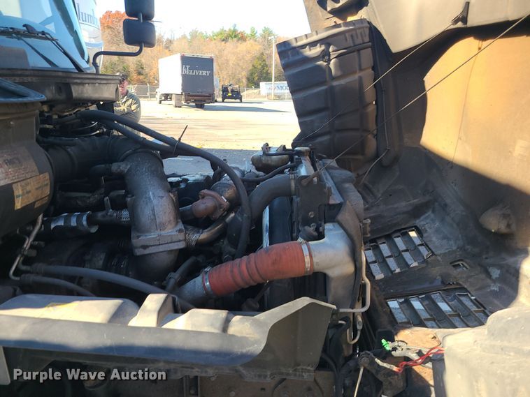 image for item MJ9531 2010 Hino 268  box truck