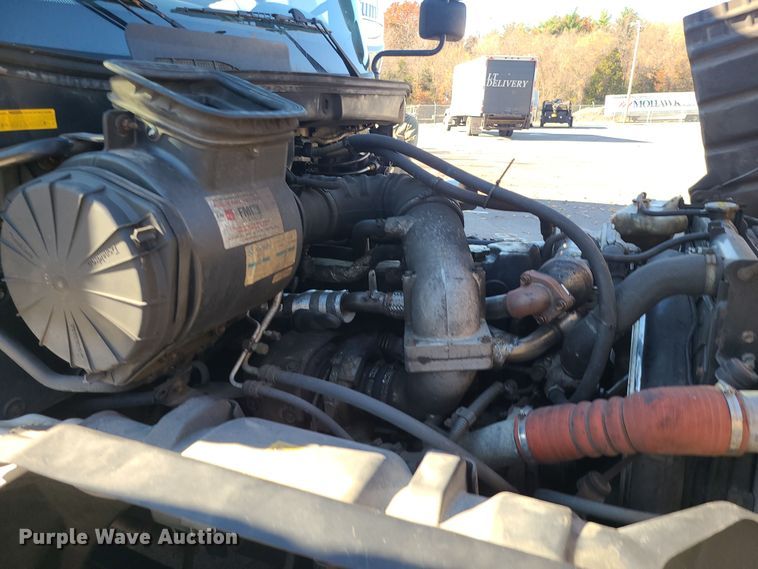 image for item MJ9531 2010 Hino 268  box truck