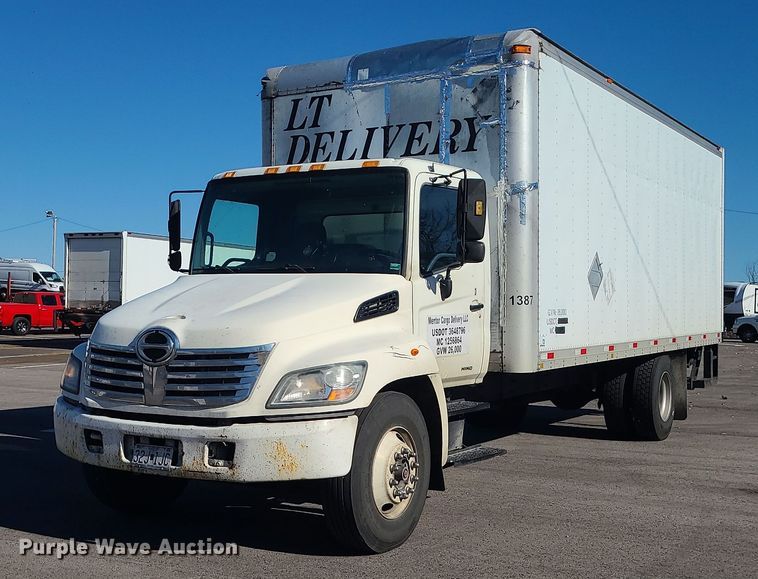 image for item MJ9532 2007 Hino 268  box truck