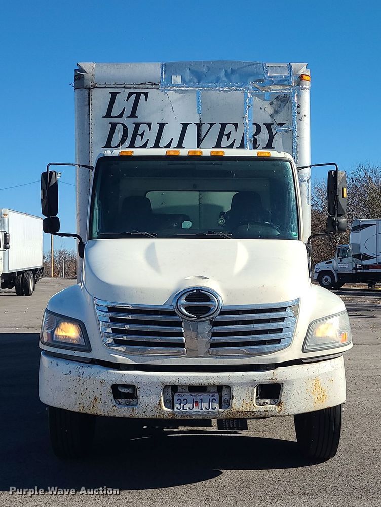 image for item MJ9532 2007 Hino 268  box truck