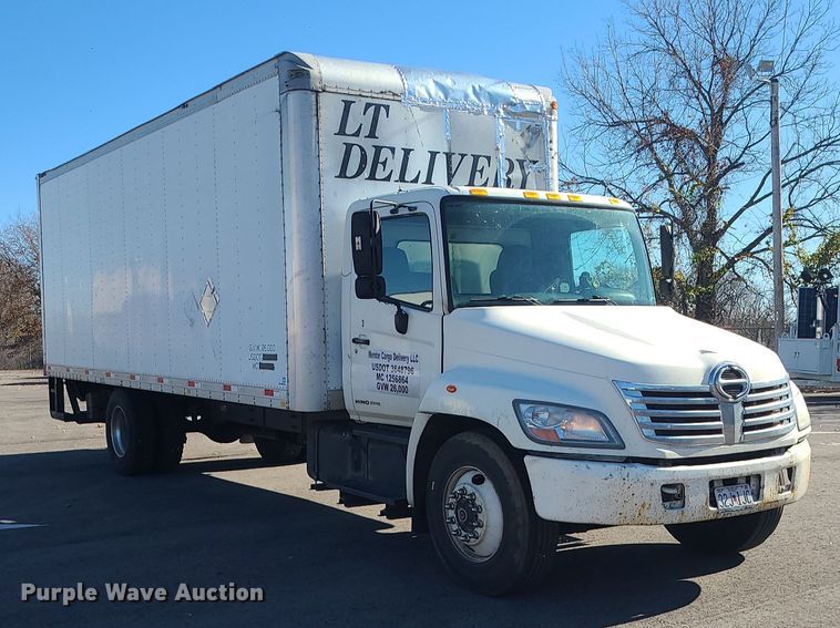 image for item MJ9532 2007 Hino 268  box truck