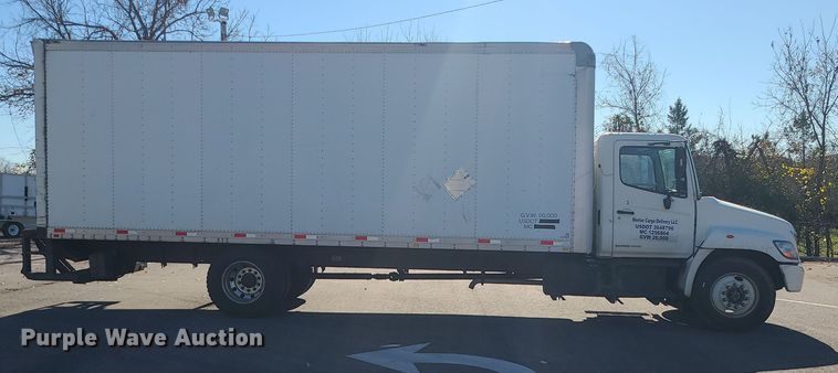 image for item MJ9532 2007 Hino 268  box truck