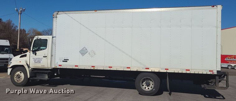 image for item MJ9532 2007 Hino 268  box truck