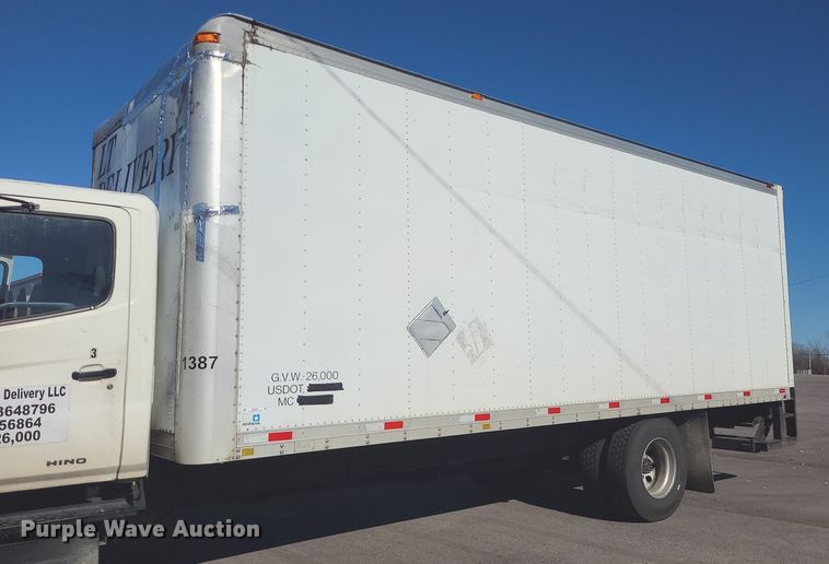 image for item MJ9532 2007 Hino 268  box truck