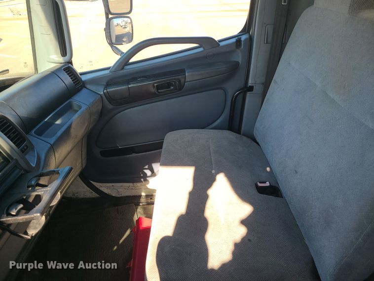 image for item MJ9532 2007 Hino 268  box truck