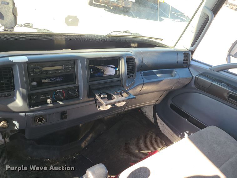 image for item MJ9532 2007 Hino 268  box truck