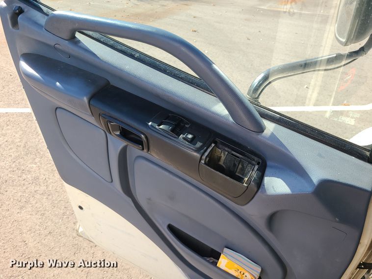 image for item MJ9532 2007 Hino 268  box truck