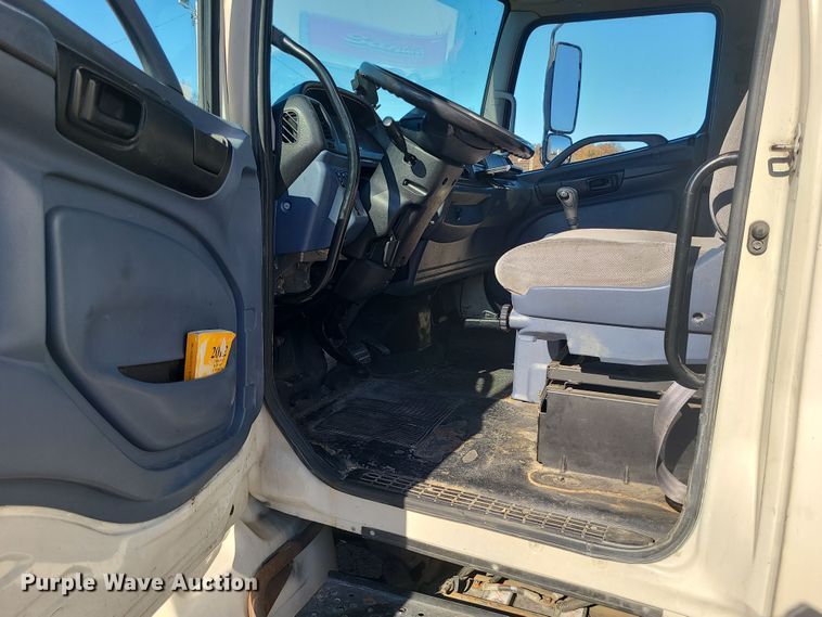 image for item MJ9532 2007 Hino 268  box truck