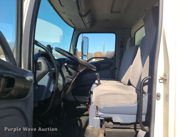 image for item MJ9532 2007 Hino 268  box truck