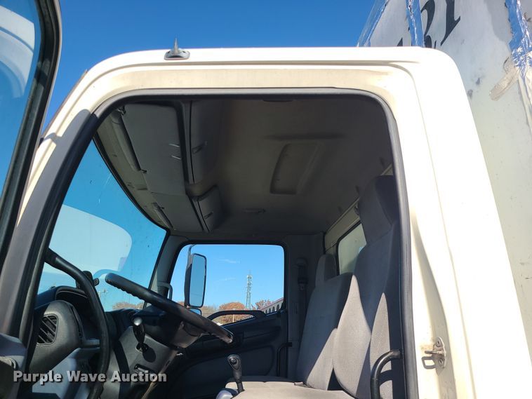 image for item MJ9532 2007 Hino 268  box truck