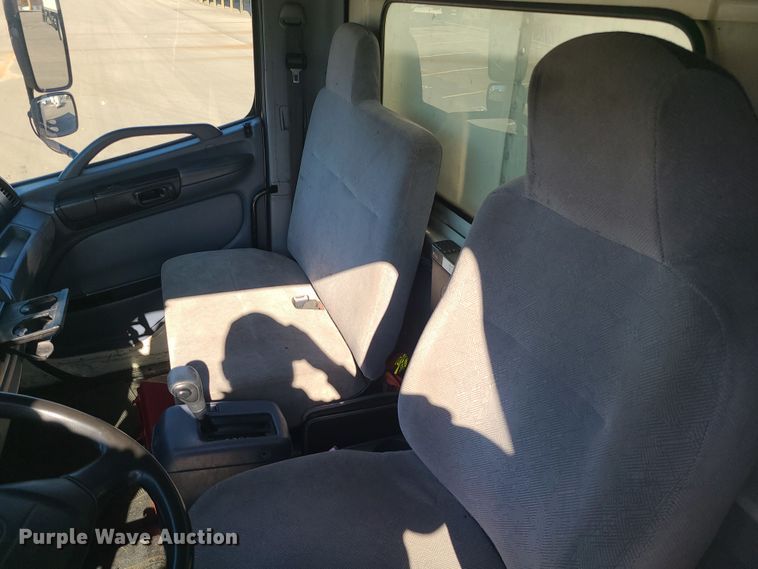 image for item MJ9532 2007 Hino 268  box truck