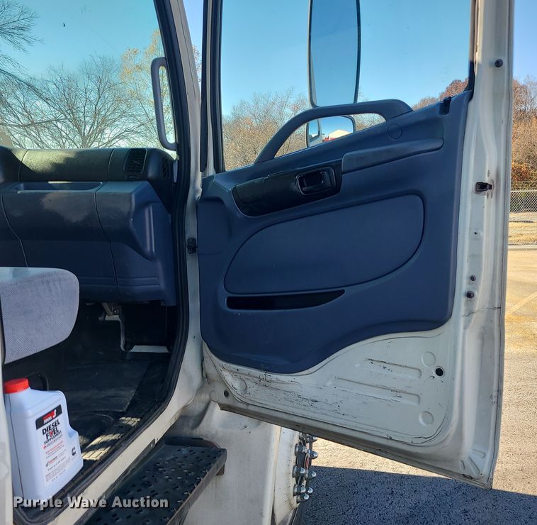 image for item MJ9532 2007 Hino 268  box truck