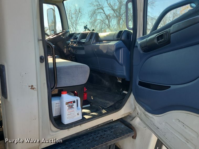 image for item MJ9532 2007 Hino 268  box truck