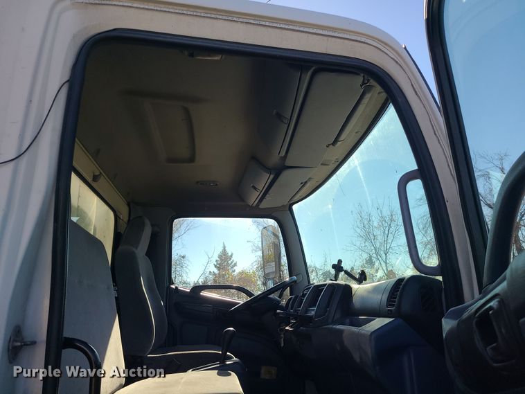 image for item MJ9532 2007 Hino 268  box truck