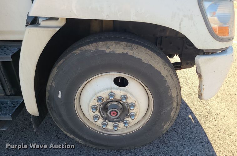 image for item MJ9532 2007 Hino 268  box truck