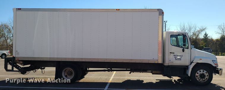 image for item MJ9533 2007 Hino 268  box truck