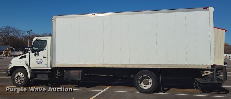 image for item MJ9533 2007 Hino 268  box truck