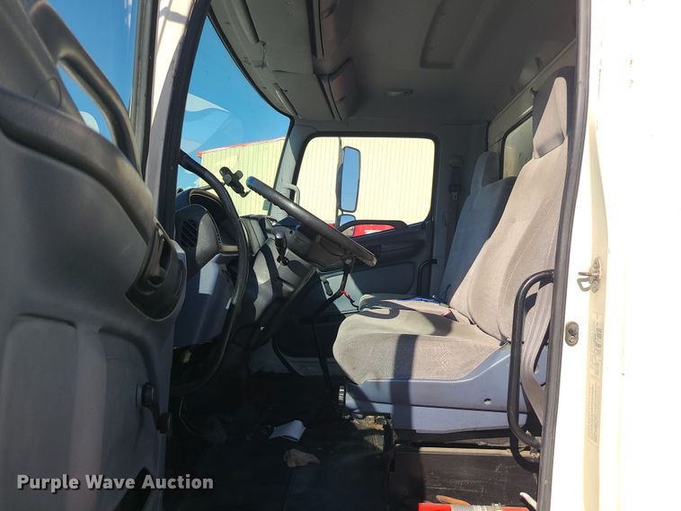 image for item MJ9533 2007 Hino 268  box truck