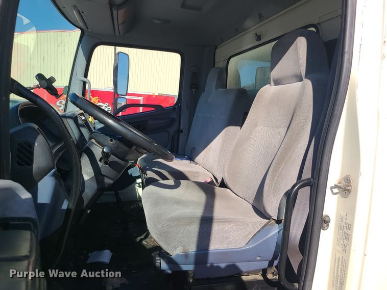 image for item MJ9533 2007 Hino 268  box truck