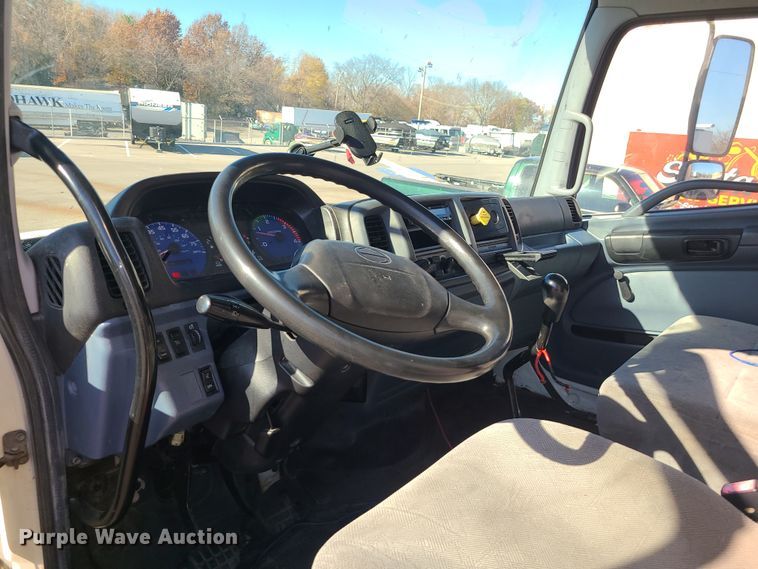 image for item MJ9533 2007 Hino 268  box truck