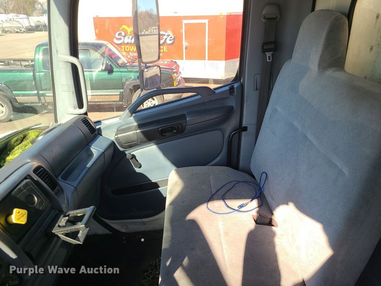 image for item MJ9533 2007 Hino 268  box truck