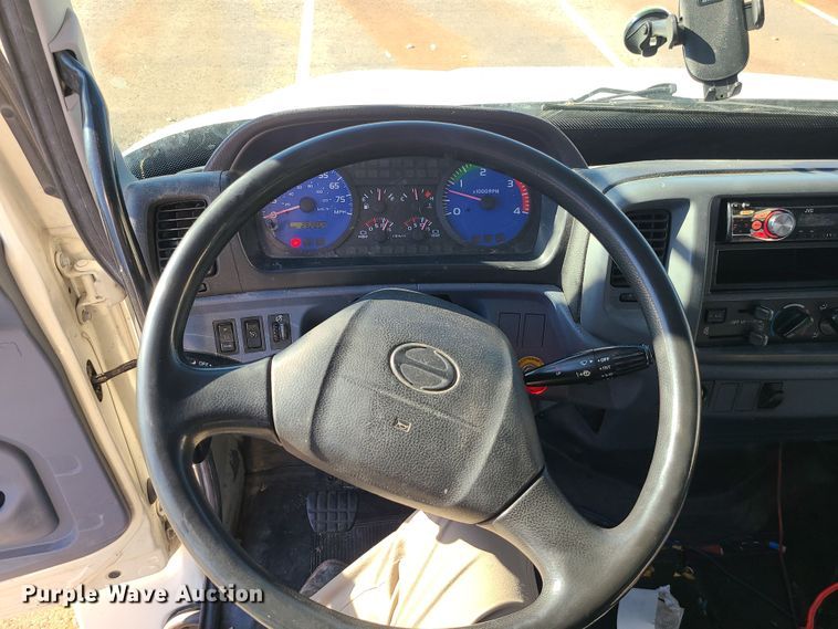 image for item MJ9533 2007 Hino 268  box truck