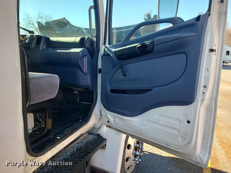 image for item MJ9533 2007 Hino 268  box truck