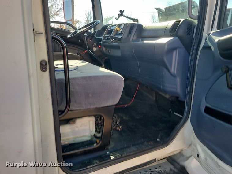 image for item MJ9533 2007 Hino 268  box truck