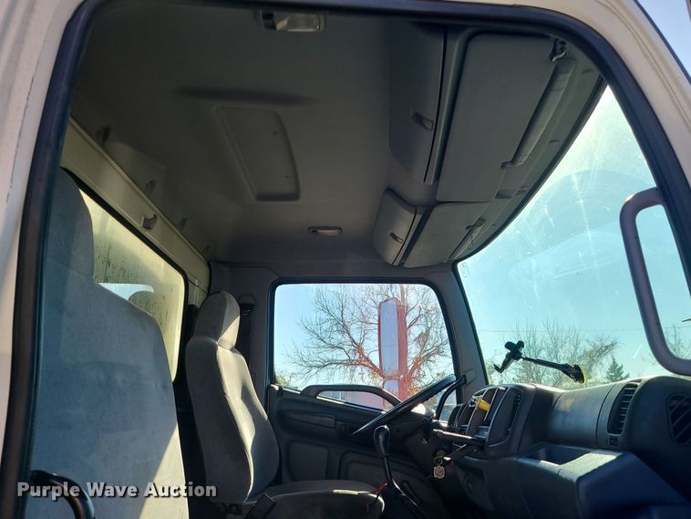 image for item MJ9533 2007 Hino 268  box truck