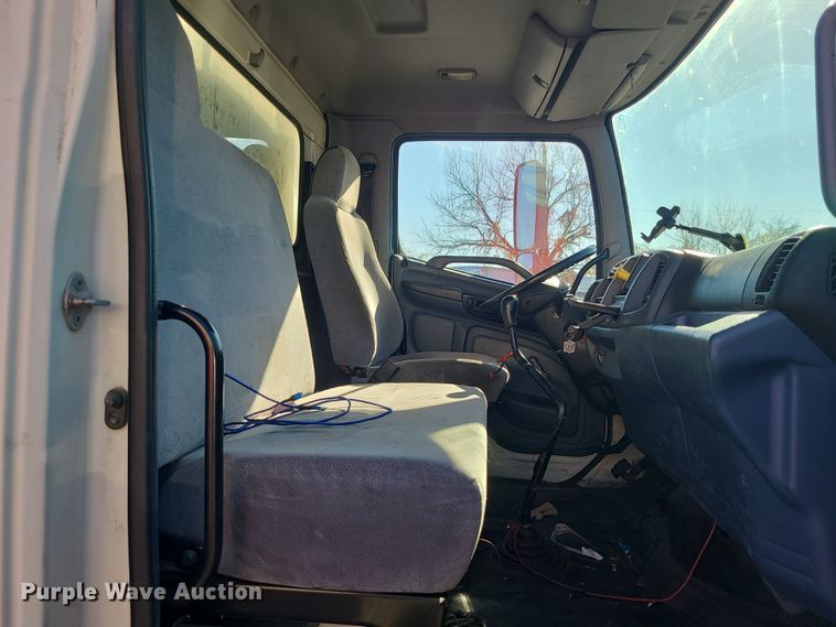 image for item MJ9533 2007 Hino 268  box truck