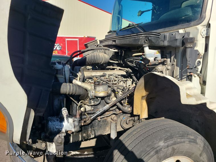 image for item MJ9533 2007 Hino 268  box truck