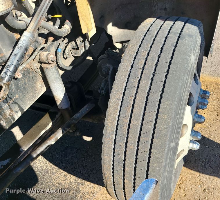 image for item MJ9533 2007 Hino 268  box truck