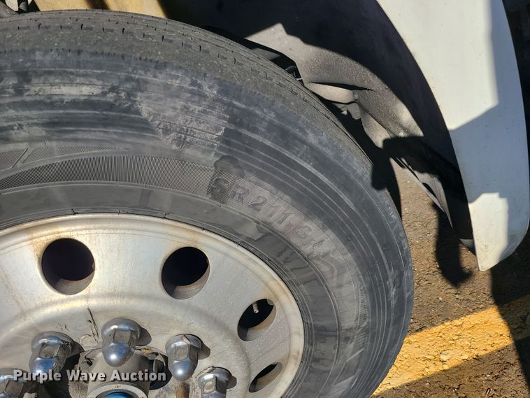 image for item MJ9533 2007 Hino 268  box truck