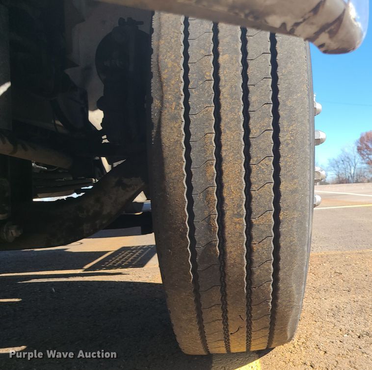 image for item MJ9533 2007 Hino 268  box truck