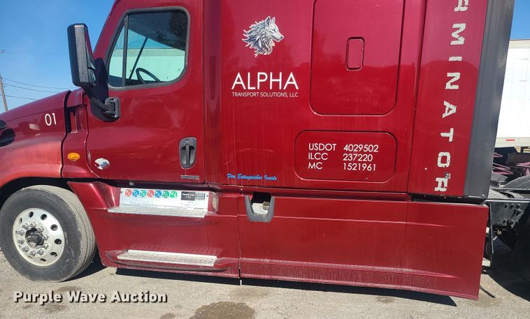 image for item MJ9535 2014 Freightliner Cascadia  semi truck