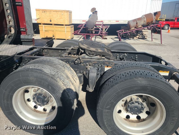 image for item MJ9535 2014 Freightliner Cascadia  semi truck