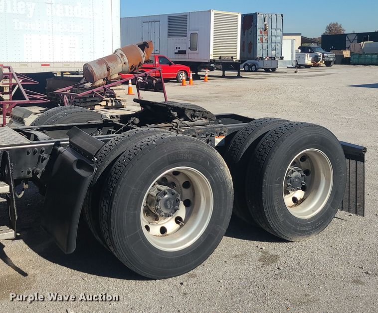 image for item MJ9535 2014 Freightliner Cascadia  semi truck