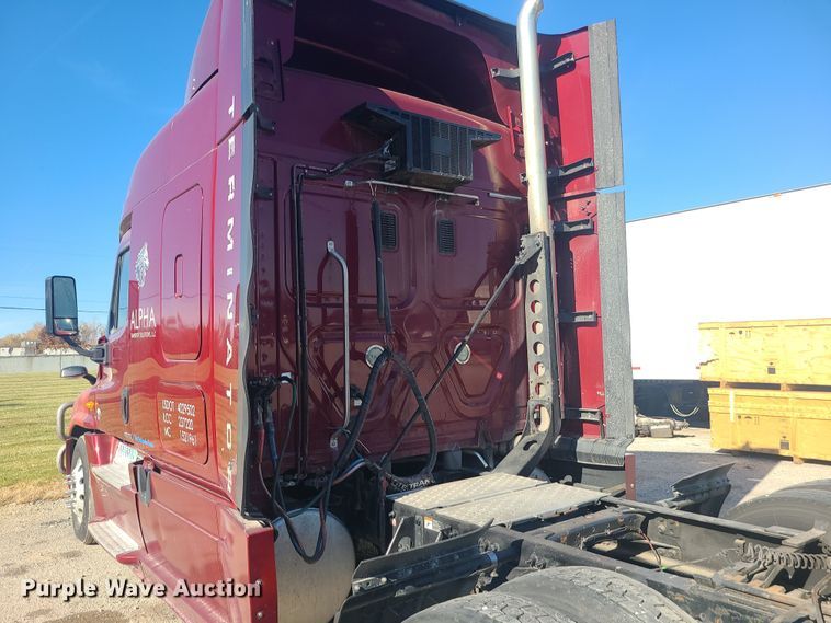 image for item MJ9535 2014 Freightliner Cascadia  semi truck