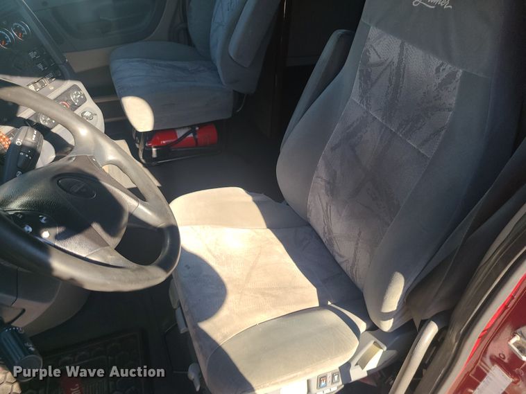 image for item MJ9535 2014 Freightliner Cascadia  semi truck