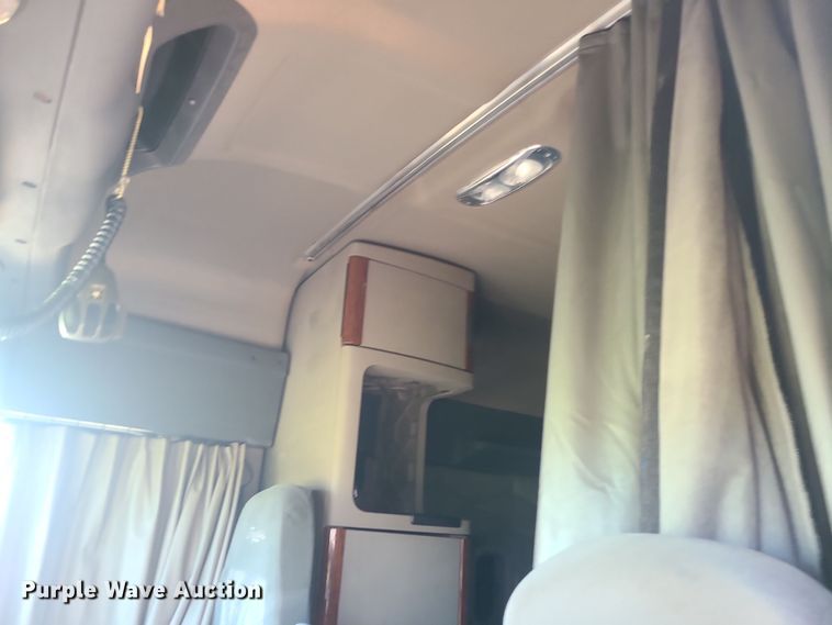 image for item MJ9535 2014 Freightliner Cascadia  semi truck